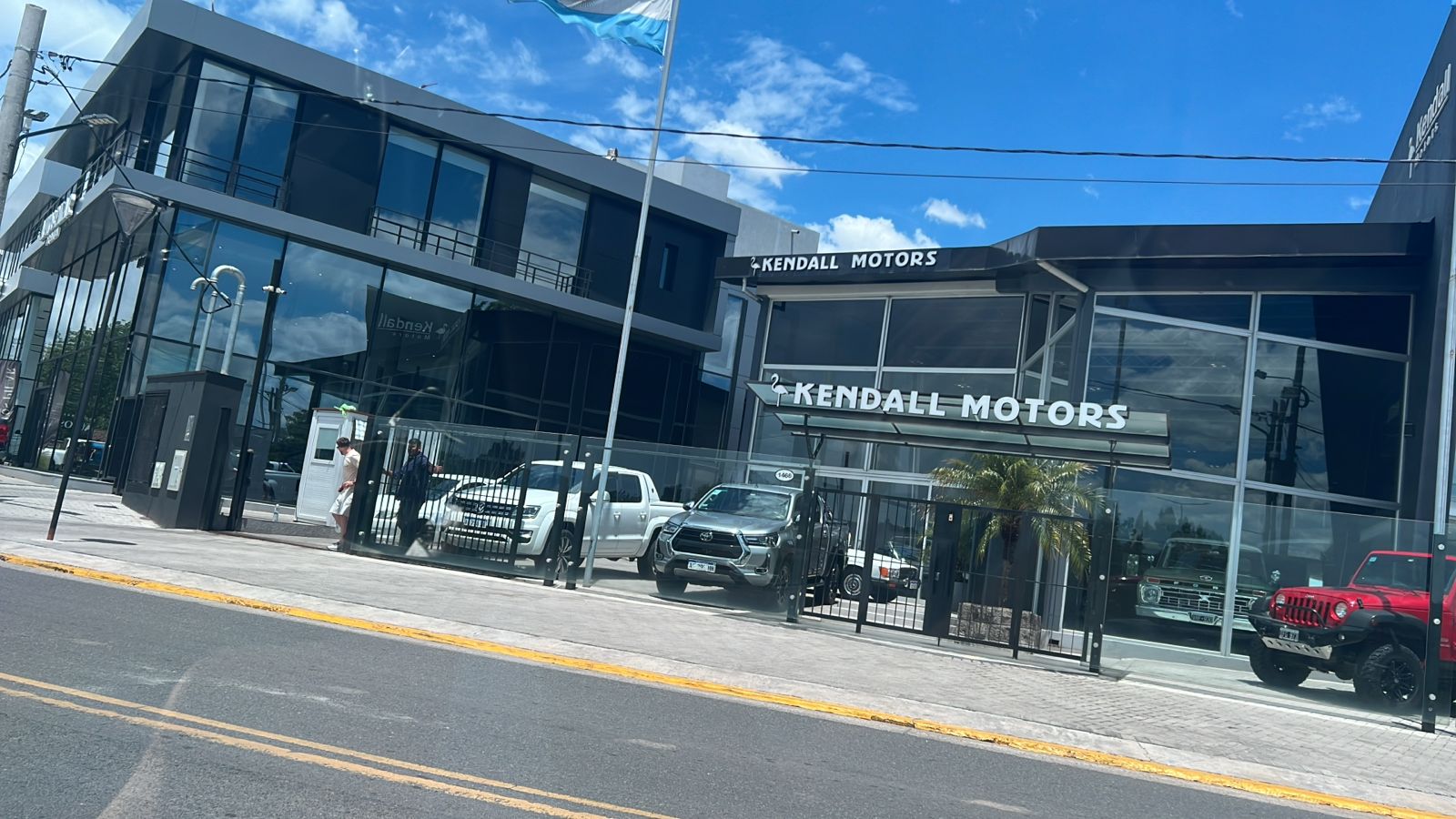Logo KENDALL MOTORS